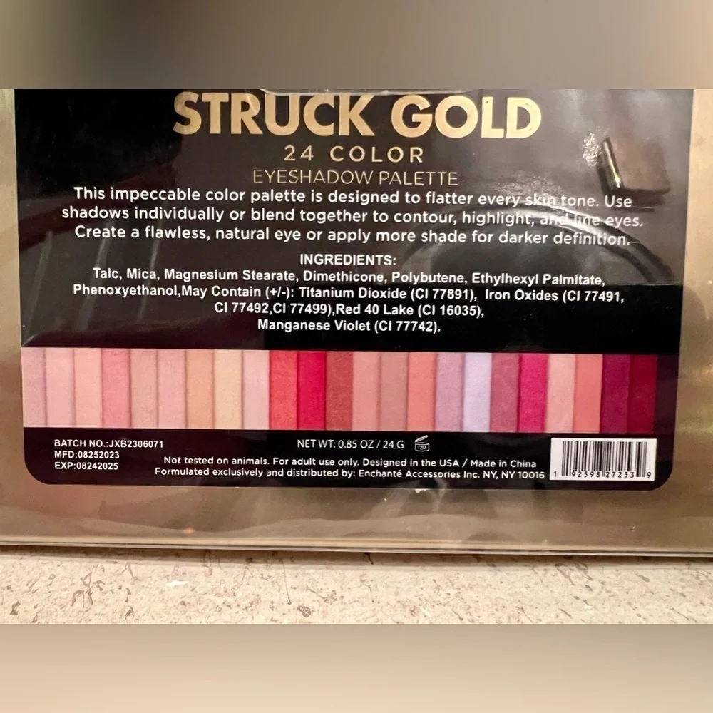Ellen Tracy Struck Gold 24 color eyeshadow palette